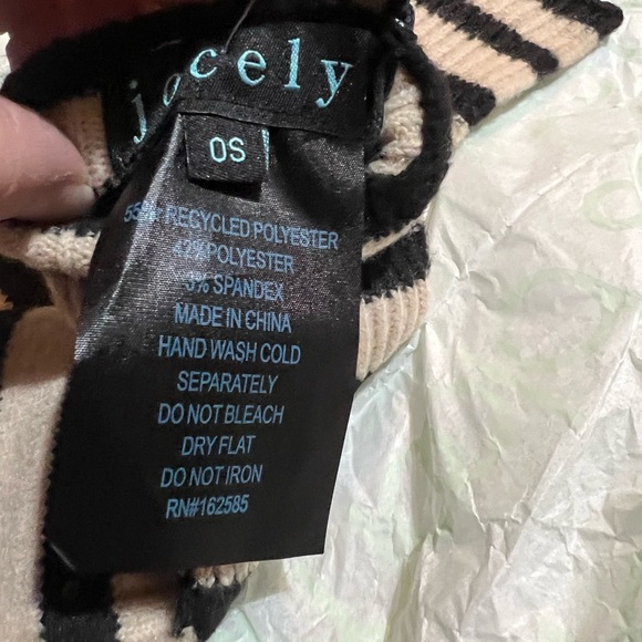 Jocelyn Heavenly Glove And Scarf Set - Picture 5 of 7